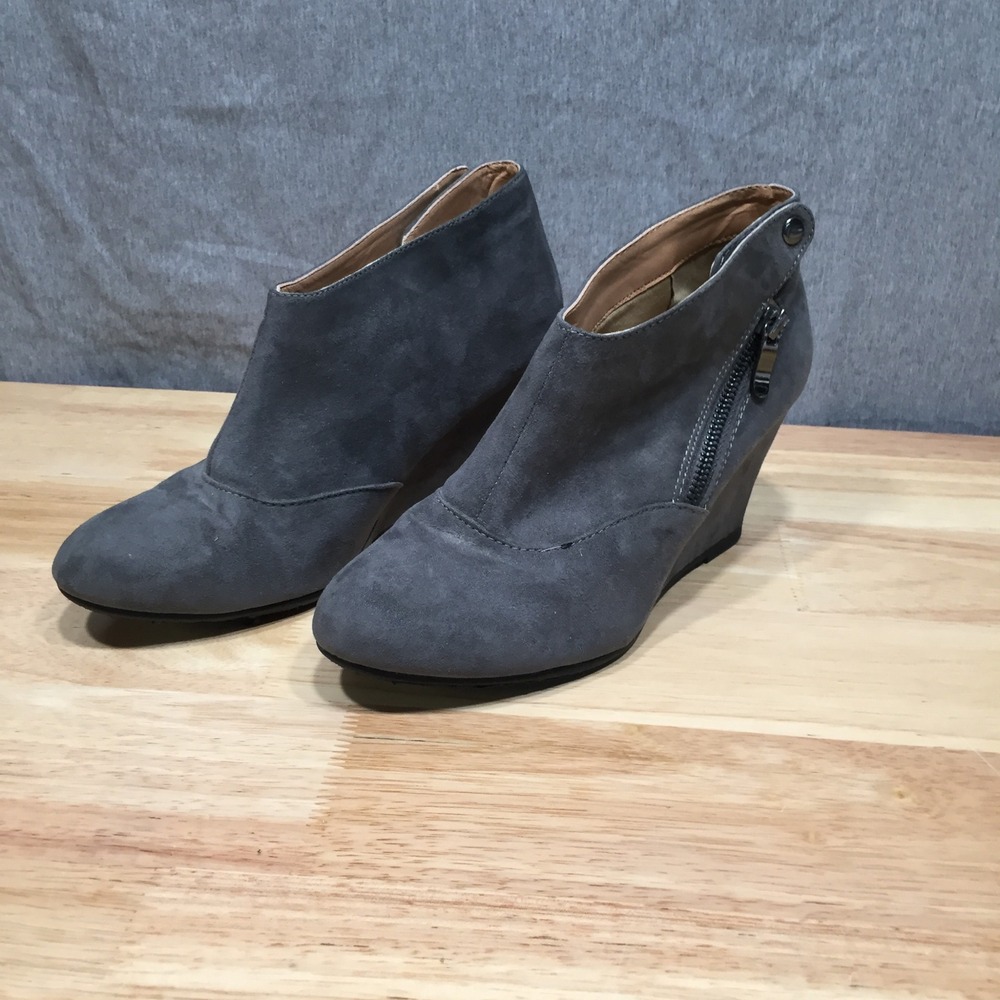 CL‎ by Laundry Womens Wedge Ankle Booties Valerie Suede 7 Grey Excellent